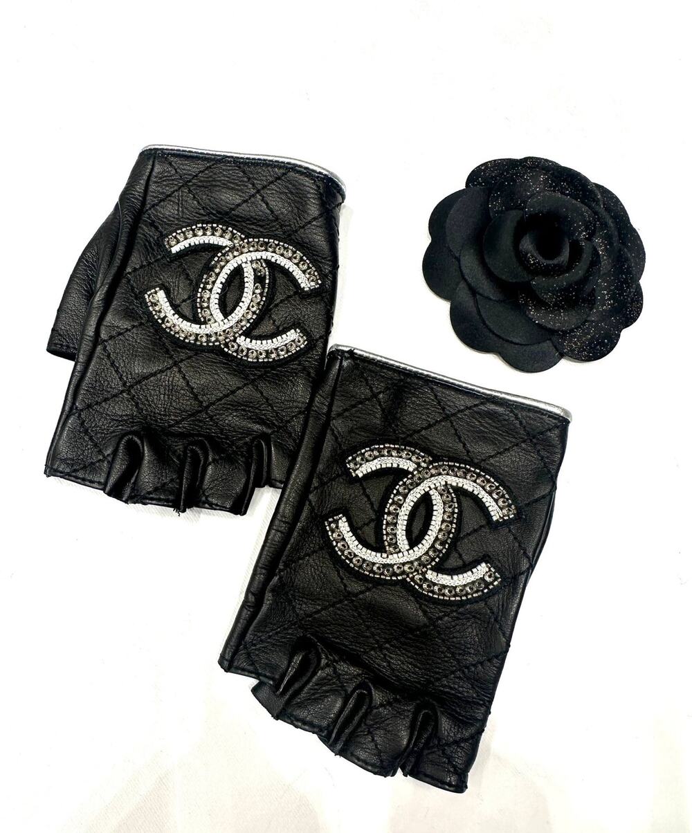 Chanel Quilted Lambskin CC Fingerless Gloves Sz.6,5